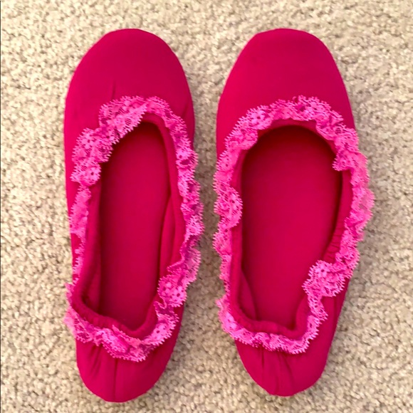 VICTORIA’S SECRET Fushia Lace Ballet Slippers - Picture 1 of 6